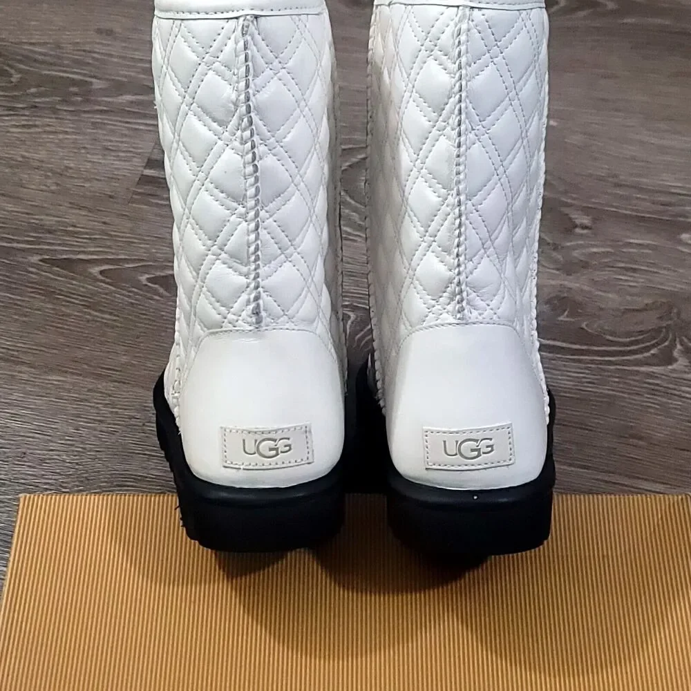 Ugg Classic Short II Quilted White Leather Boots Size 9